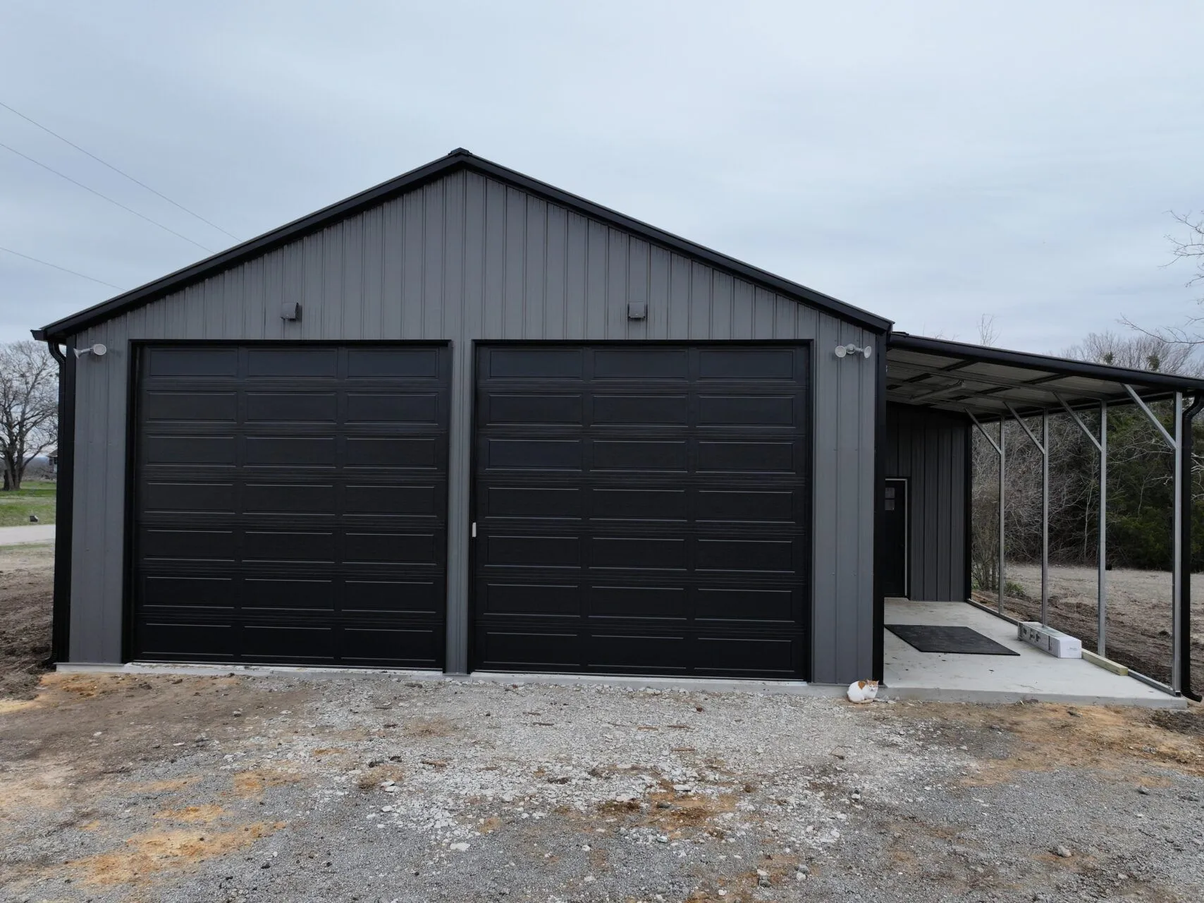 30x40 Metal Workshop with Custom Lean-to in Ennis, TX. 30x40 Metal Building with Custom Lean-to Porch in Ennis, TX.