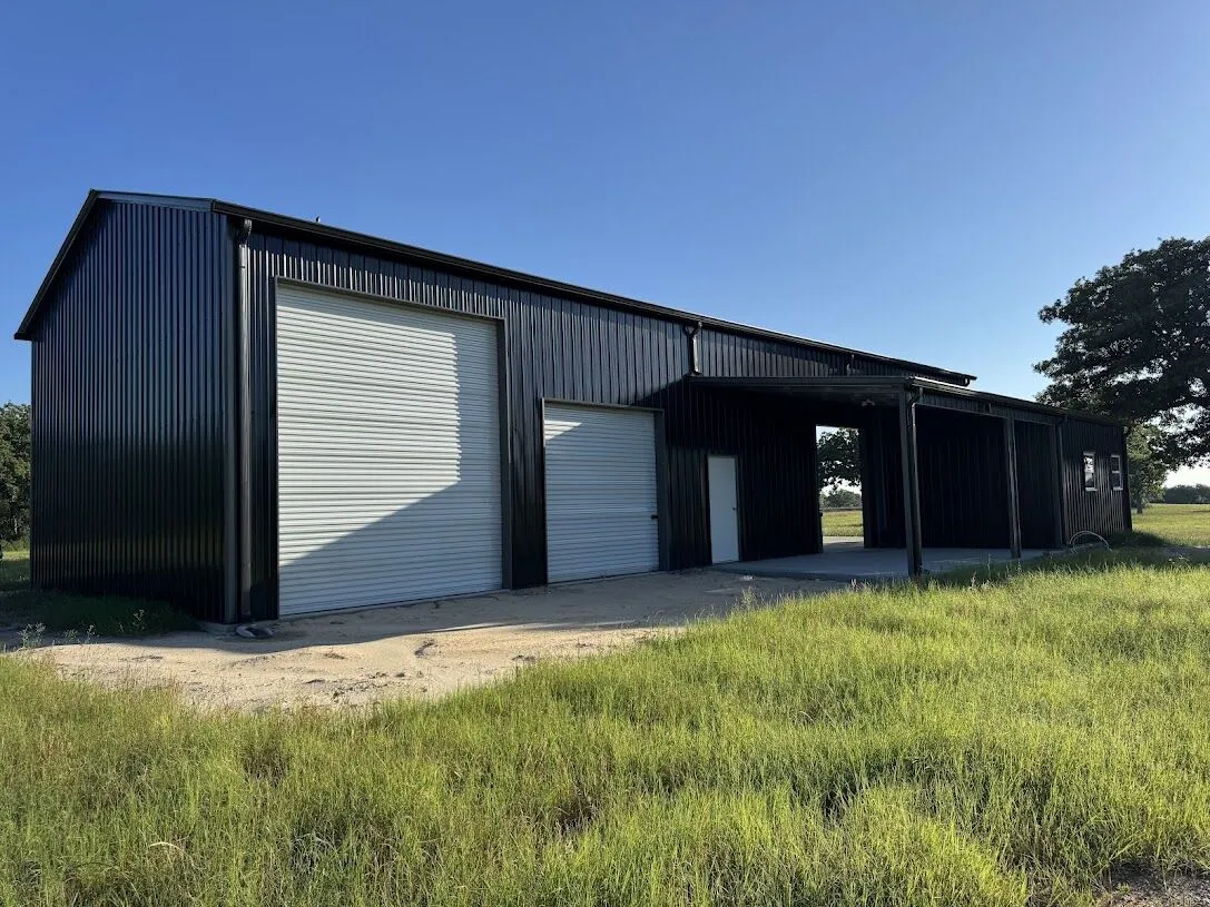 30x75 Tubular Metal Building with Dual Lean-tos in Marquez, TX. 30x75 Tubular Metal Building with Dual Lean-tos in Marquez, TX.