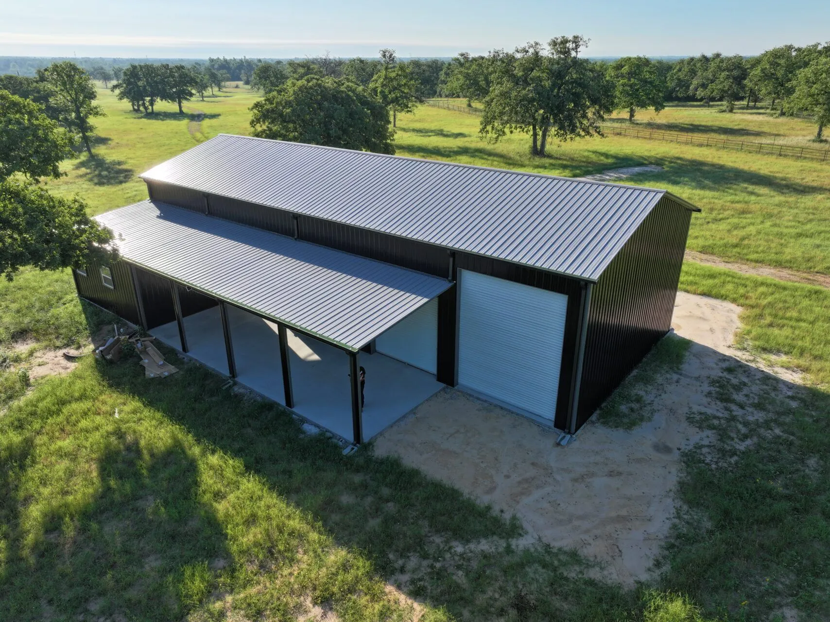 30x75 Tubular Metal Building with Dual Lean-tos in Marquez, TX. 30x75 Tubular Metal Building with Dual Lean-tos in Marquez, TX.