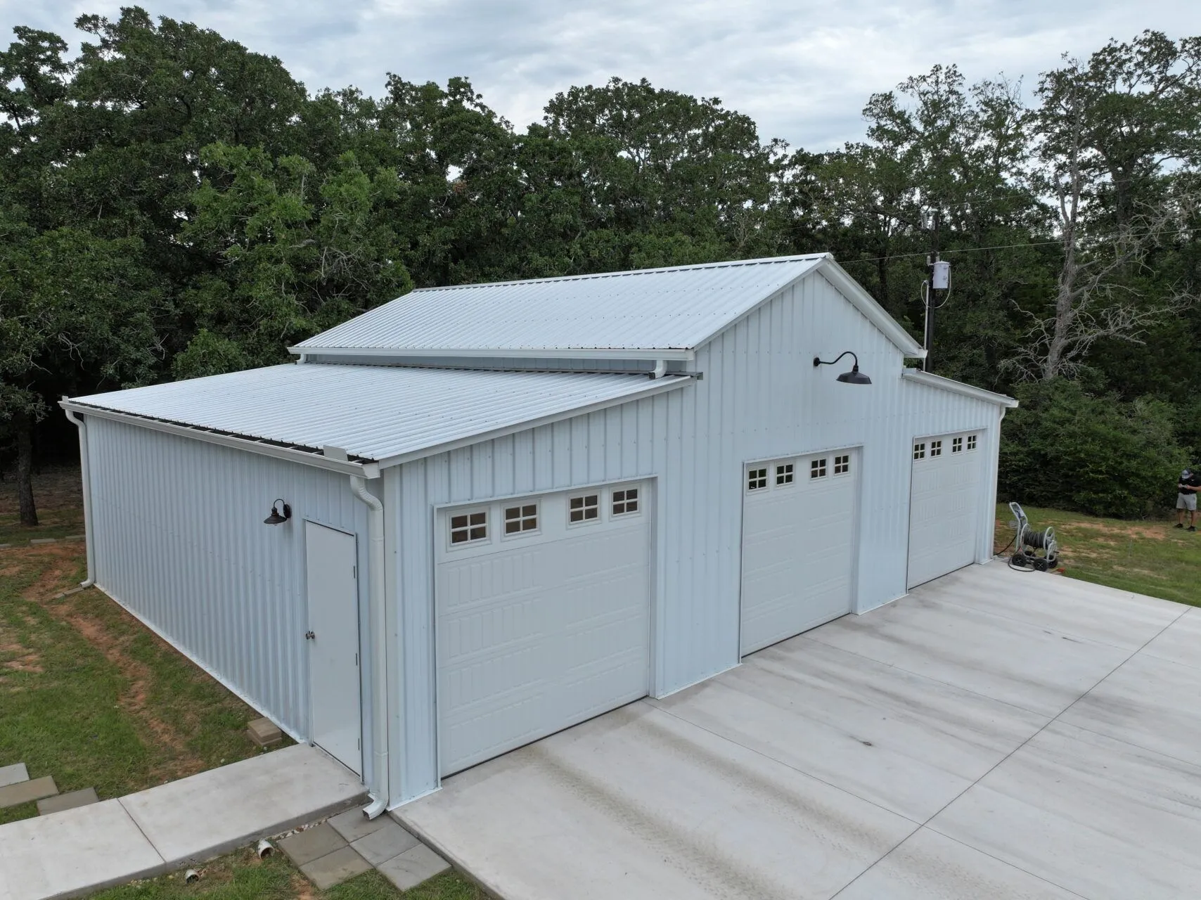 40x30 All White Detached Metal Garage in Lexington, TX. 40x30 All White Detached Metal Garage in Lexington, TX.