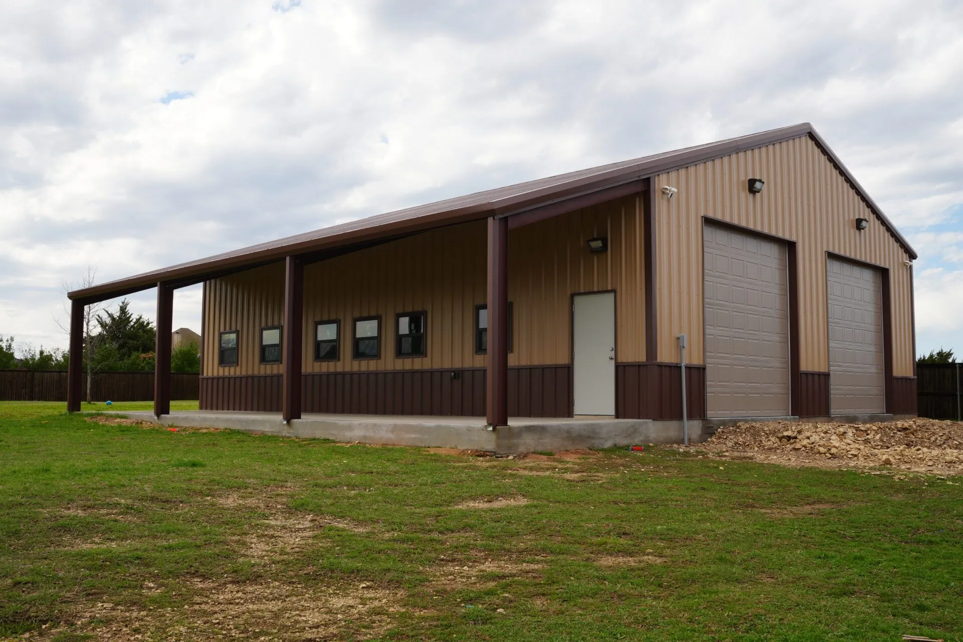 40x50 Detached Workshop Garage with Porch in Midlothian, TX. 40x50 Detached Workshop Garage with Porch in Midlothian, TX.