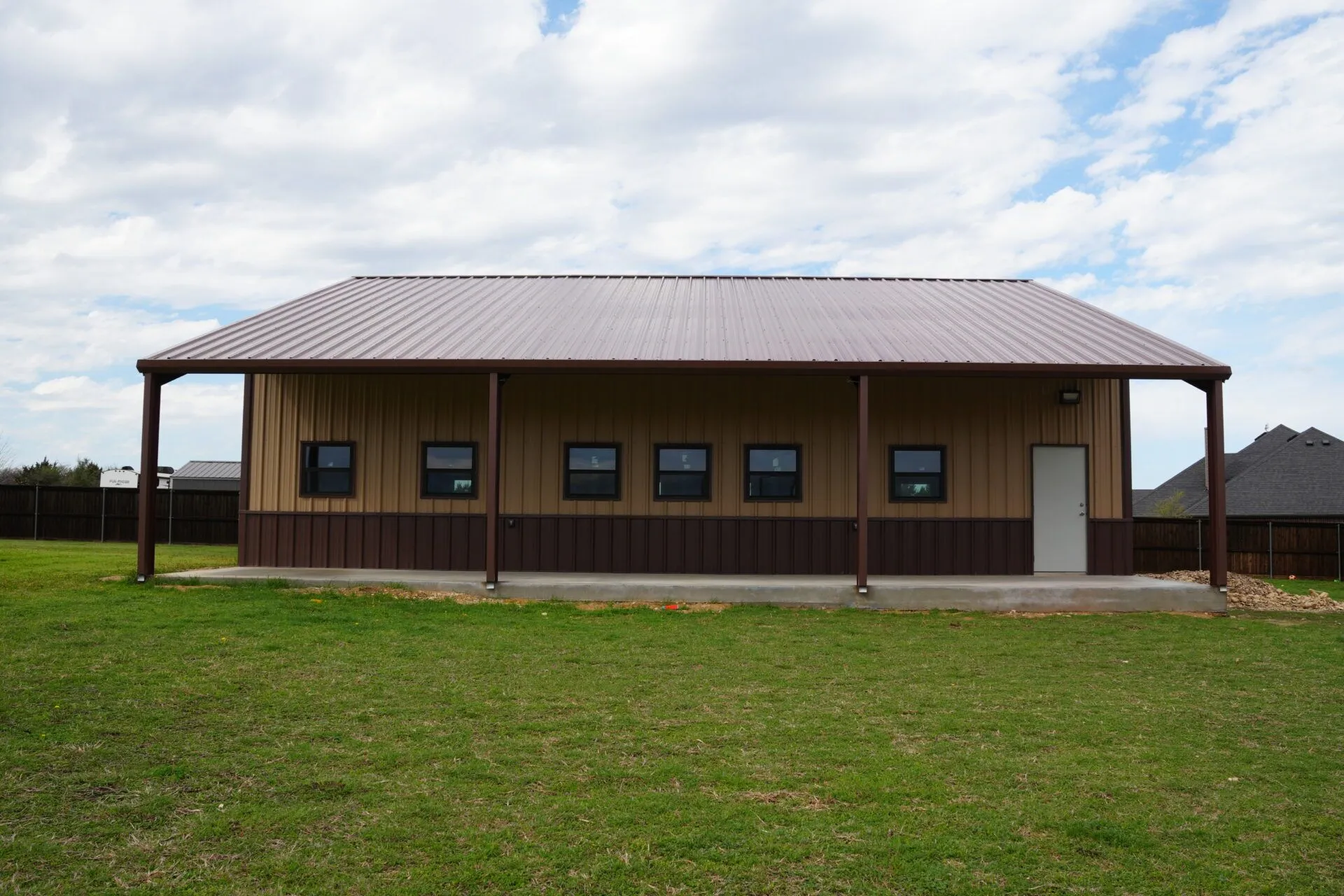 40x50 Detached Workshop Garage with Porch in Midlothian, TX. 40x50 Detached Workshop Garage with Porch in Midlothian, TX.