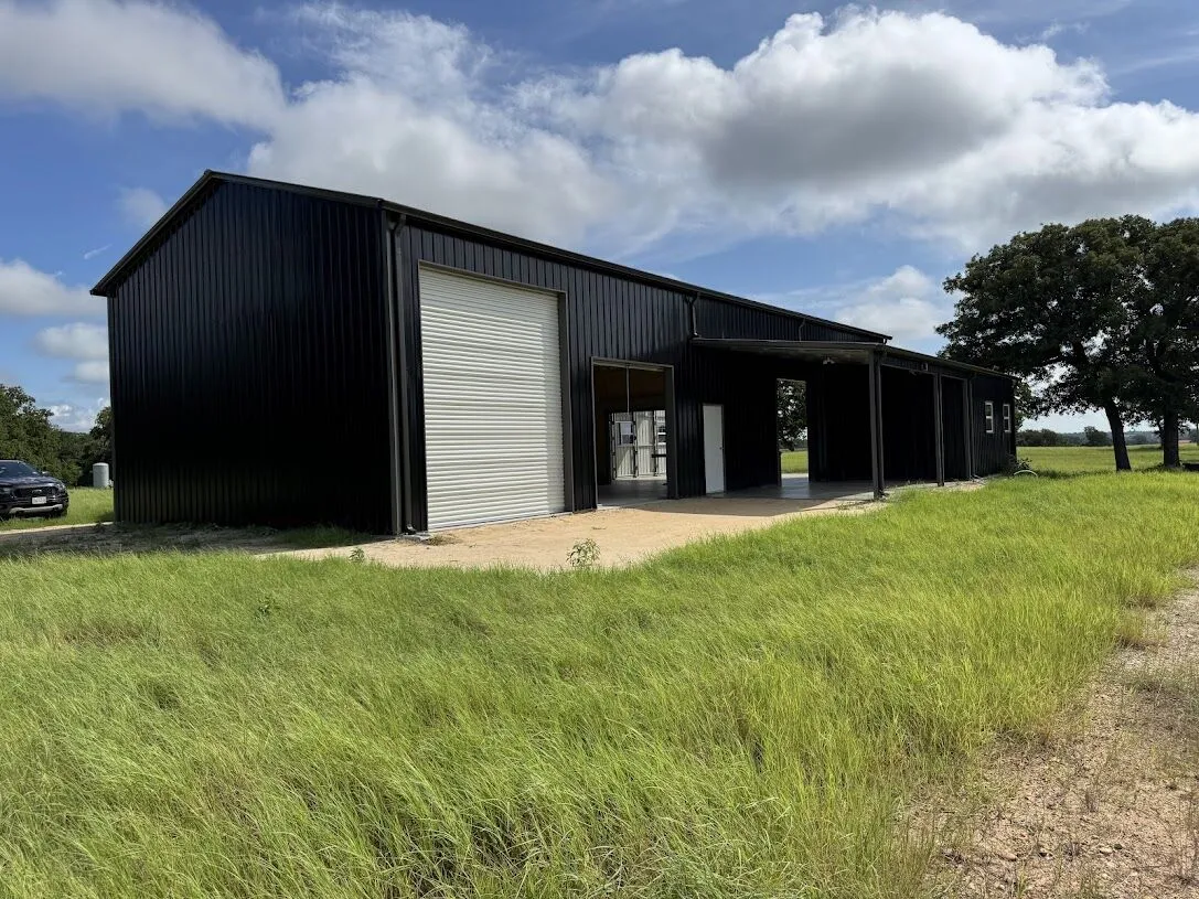 30x75 Tubular Metal Building with Dual Lean-tos in Marquez, TX. 30x75 Tubular Metal Building with Dual Lean-tos in Marquez, TX.